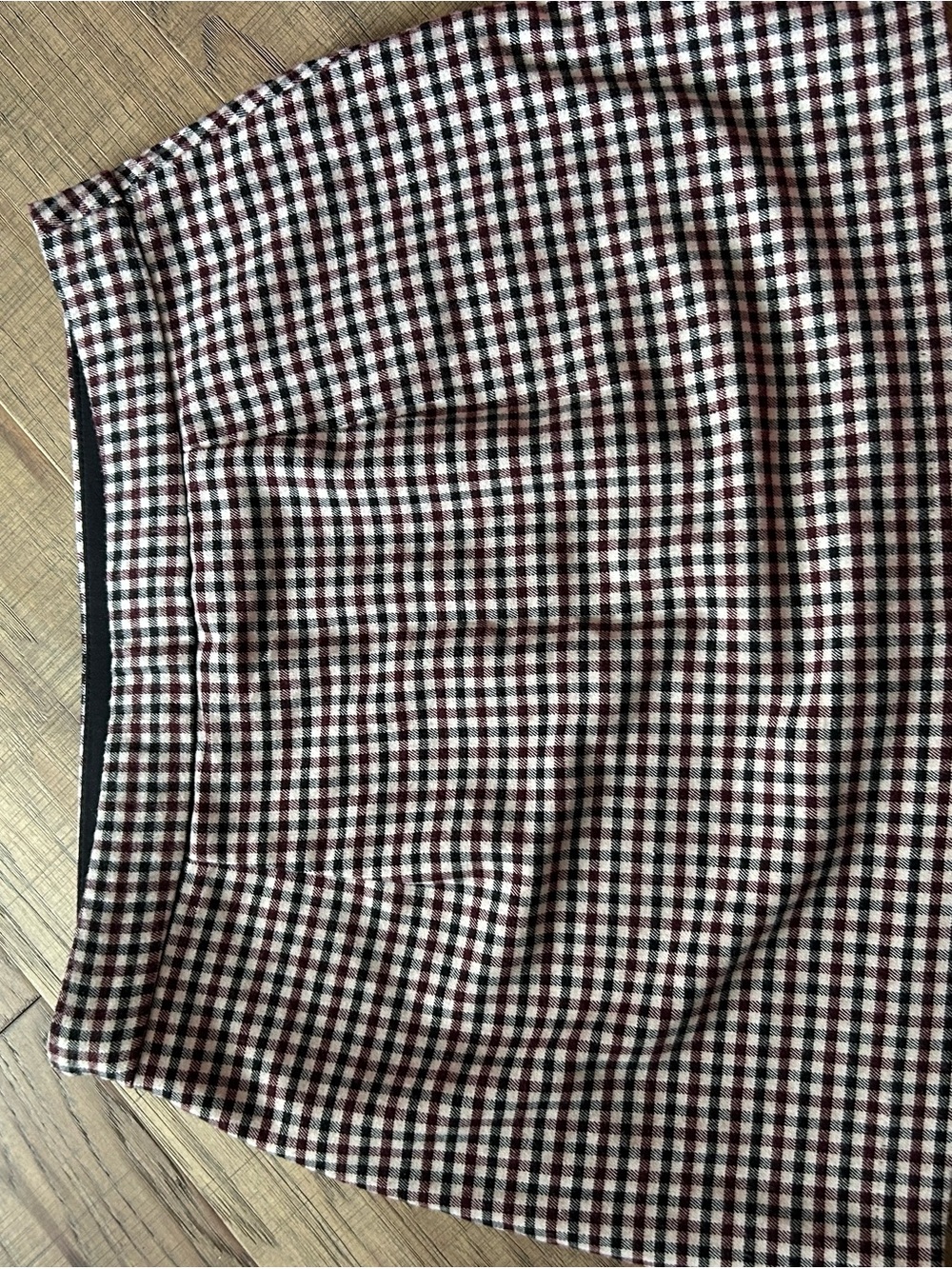 Abercrombie Plaid Mini Skort in Black, White & Burgundy - Picture 2 of 4